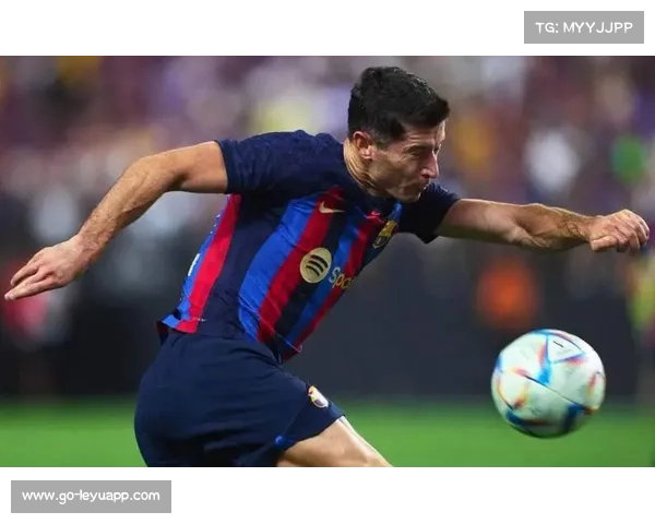 库巴西19岁临危受命锁死防线 巴萨小将成残阵后防定海神针